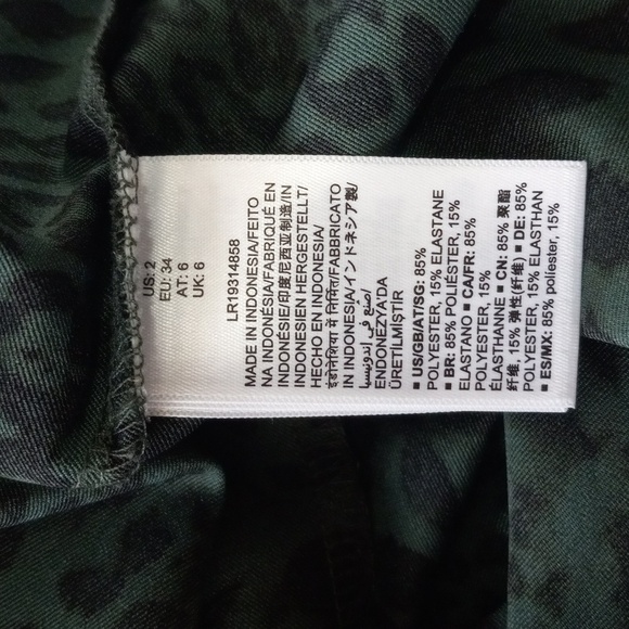 Lark & Ro Black and Green Leopard Print Long Sleeve Midi Dress - Picture 14 of 16